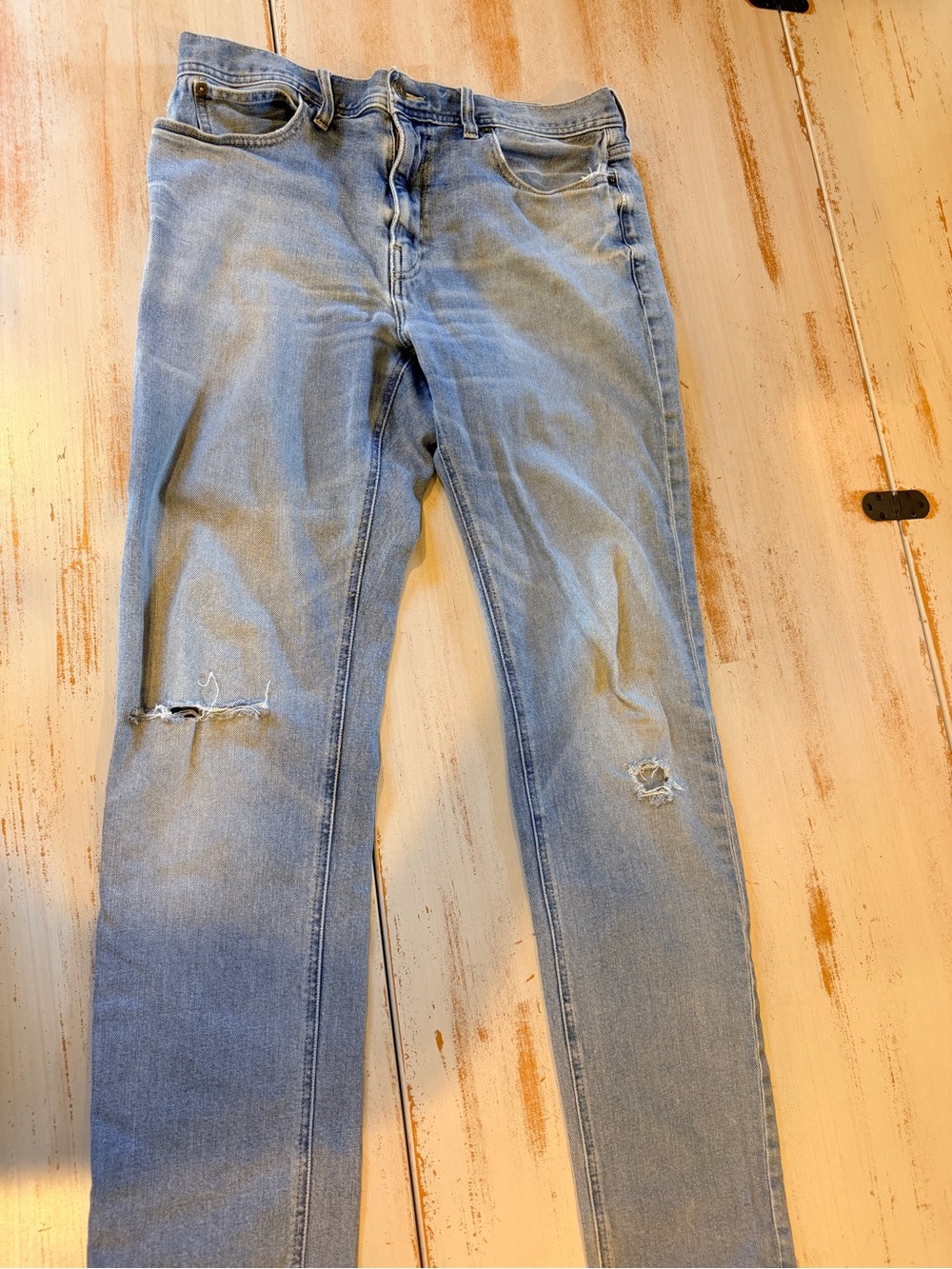 J.Crew The Sutton Men’s Jeans 32/34 Light Wash Distressed Slim Straight Denim